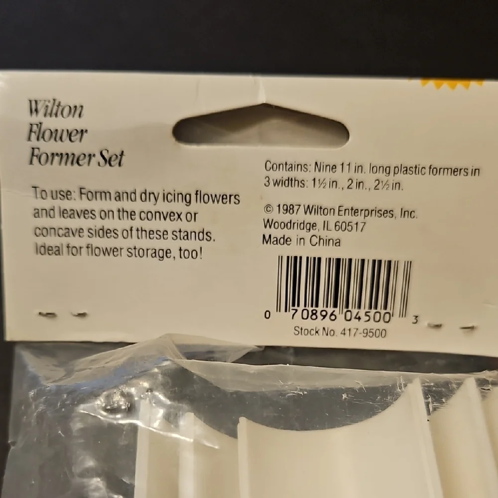 Wilton 9 pc Flower Former Set 11